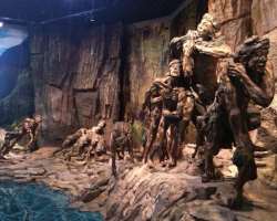 There are ten permanent exhibitions including the prominent ones are Marvelous Three Gorges, Ancient Ba Yu, and Pottery Figurine of the Han Dynasty There are ten permanent exhibitions including the prominent ones are Marvelous Three Gorges, Ancient Ba Yu, and Pottery Figurine of the Han Dynasty.